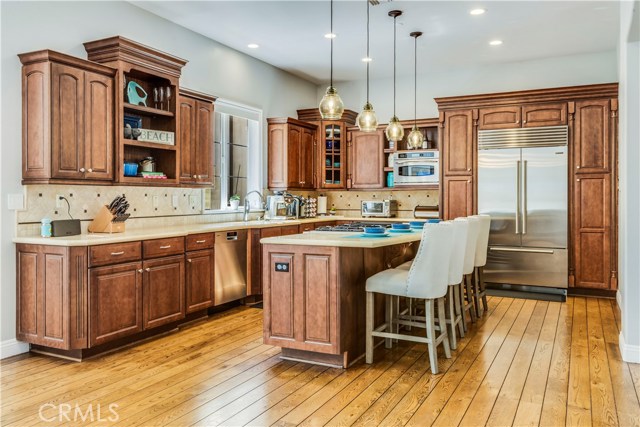 Spectacular Kitchen with massive island with 4 burner stove