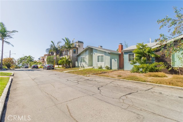 1005 15th Place, Hermosa Beach, California 90254, 3 Bedrooms Bedrooms, ,2 BathroomsBathrooms,Residential,Sold,15th,SB17224063