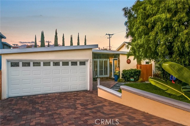 2621 Voorhees Avenue, Redondo Beach, California 90278, 3 Bedrooms Bedrooms, ,2 BathroomsBathrooms,Residential,Sold,Voorhees,SB17083243