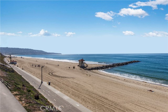 615 Esplanade, Redondo Beach, California 90277, 1 Bedroom Bedrooms, ,1 BathroomBathrooms,Residential,Sold,Esplanade,SB18261238