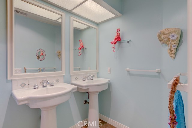 1607 Blossom Lane, Redondo Beach, California 90278, 3 Bedrooms Bedrooms, ,2 BathroomsBathrooms,Residential,Sold,Blossom,SB21041581