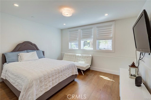 548 Pine Street, Hermosa Beach, California 90254, 4 Bedrooms Bedrooms, ,3 BathroomsBathrooms,Residential,Sold,Pine,SB19142992