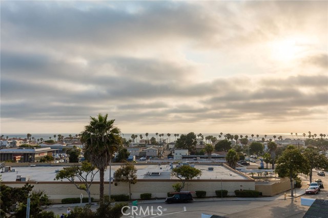 323 Avenue G, Redondo Beach, California 90277, 4 Bedrooms Bedrooms, ,1 BathroomBathrooms,Residential,Sold,Avenue G,PV21158630