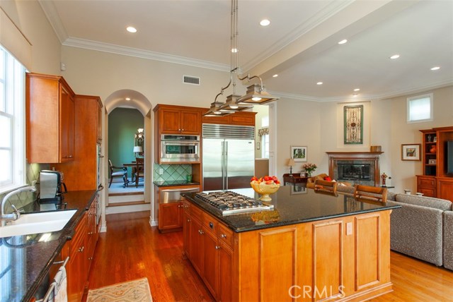 2909 Maple Avenue, Manhattan Beach, California 90266, 5 Bedrooms Bedrooms, ,3 BathroomsBathrooms,Residential,Sold,Maple,SB19265504