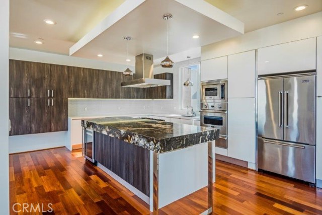 Gorgeous gourmet kitchen with large island