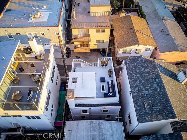 132 35th Place, Hermosa Beach, California 90254, 2 Bedrooms Bedrooms, ,2 BathroomsBathrooms,Residential,Sold,35th,SB19057826