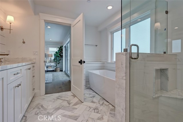 702 Loma Drive, Hermosa Beach, California 90254, 3 Bedrooms Bedrooms, ,3 BathroomsBathrooms,Residential,Sold,Loma,SB18137124
