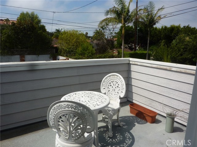 1344 19th Street, Manhattan Beach, California 90266, 4 Bedrooms Bedrooms, ,2 BathroomsBathrooms,Residential,Sold,19th,SB17162814
