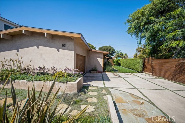 1421 17th Street, Manhattan Beach, California 90266, 3 Bedrooms Bedrooms, ,1 BathroomBathrooms,Residential,Sold,17th,SB20170029