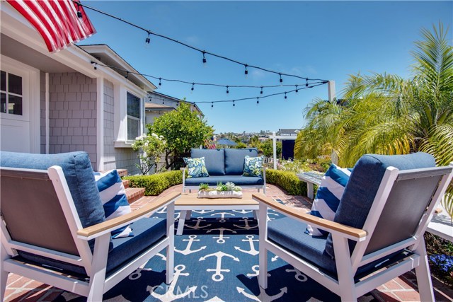 329 4th Street, Manhattan Beach, California 90266, 3 Bedrooms Bedrooms, ,2 BathroomsBathrooms,Residential,Sold,4th,SB20090773