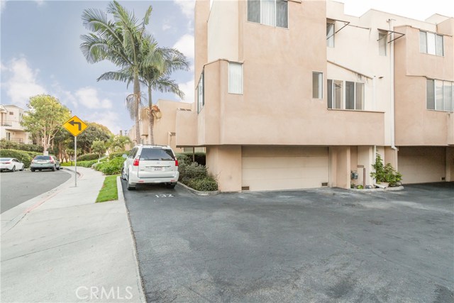 The closest 2 car garage to the street! No other unit has it this easy to park