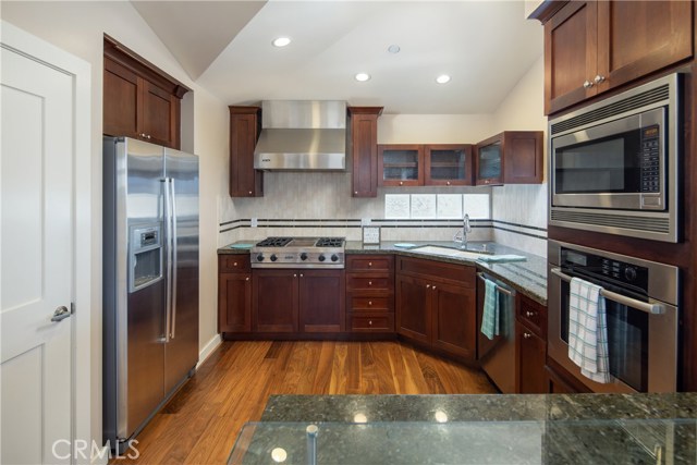 646 Hermosa Avenue, Hermosa Beach, California 90254, 3 Bedrooms Bedrooms, ,2 BathroomsBathrooms,Residential,Sold,Hermosa,SB18146265
