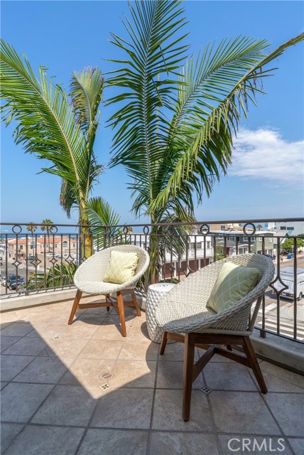 214 10th Street, Hermosa Beach, California 90254, 3 Bedrooms Bedrooms, ,3 BathroomsBathrooms,Residential,Sold,10th,SB18167893