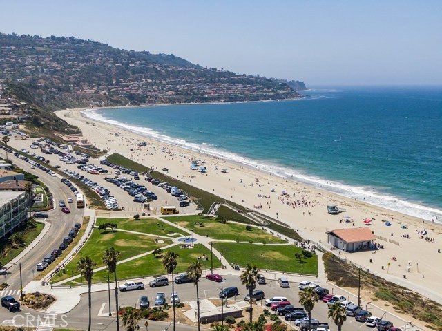 111 Vista Del Mar, Redondo Beach, California 90277, 3 Bedrooms Bedrooms, ,2 BathroomsBathrooms,Residential,Sold,Vista Del Mar,SB20122409