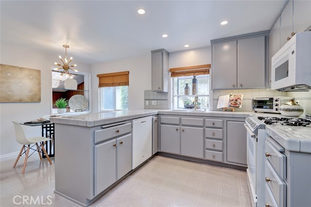 838 16th Street, Hermosa Beach, California 90254, 3 Bedrooms Bedrooms, ,1 BathroomBathrooms,Residential,Sold,16th,SB19108845