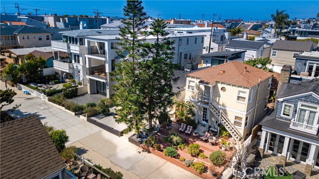 413 5th Street, Manhattan Beach, California 90266, 4 Bedrooms Bedrooms, ,2 BathroomsBathrooms,Residential,Sold,5th,SB21054746
