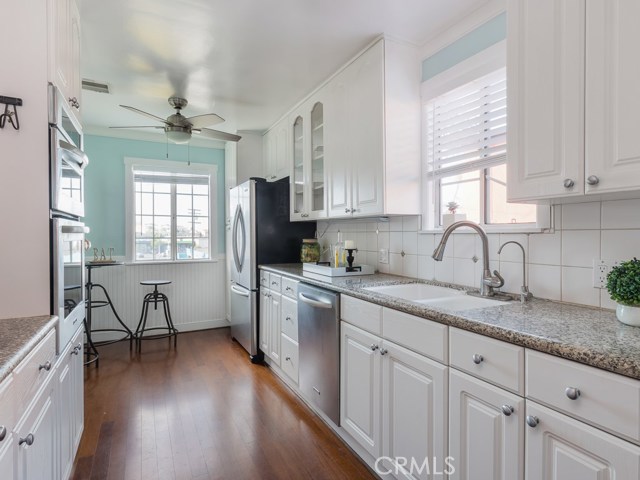 1204 11th Place, Hermosa Beach, California 90254, 3 Bedrooms Bedrooms, ,2 BathroomsBathrooms,Residential,Sold,11th,SB20162498