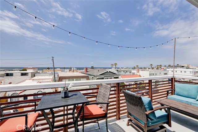 918 Manhattan Avenue, Hermosa Beach, California 90254, 4 Bedrooms Bedrooms, ,6 BathroomsBathrooms,Residential,Sold,Manhattan,SB21087593