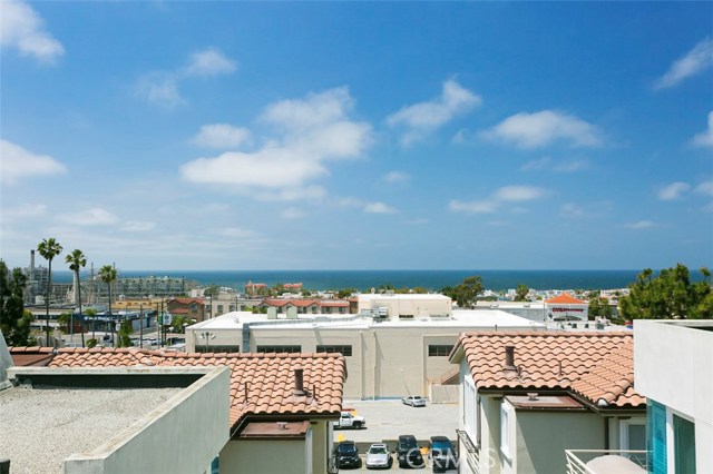 943 1st Street, Hermosa Beach, California 90254, 2 Bedrooms Bedrooms, ,2 BathroomsBathrooms,Residential,Sold,1st,SB17097562