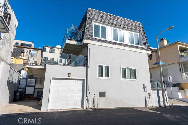 113 30th Place, Manhattan Beach, California 90266, 2 Bedrooms Bedrooms, ,2 BathroomsBathrooms,Residential,Sold,30th,SB21040269