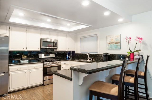 201 24th Street, Hermosa Beach, California 90254, 3 Bedrooms Bedrooms, ,2 BathroomsBathrooms,Residential,Sold,24th,SB17267233