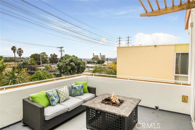 313 Anita Street, Redondo Beach, California 90278, 4 Bedrooms Bedrooms, ,3 BathroomsBathrooms,Residential,Sold,Anita,SB17165382