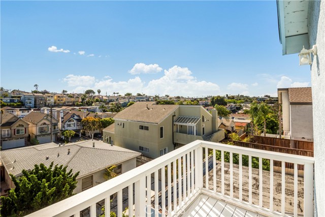 1709 Steinhart Avenue, Redondo Beach, California 90278, 3 Bedrooms Bedrooms, ,2 BathroomsBathrooms,Residential,Sold,Steinhart,SB17121207