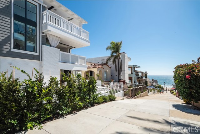 232 17th Street, Manhattan Beach, California 90266, 4 Bedrooms Bedrooms, ,1 BathroomBathrooms,Residential,Sold,17th,SB20151551
