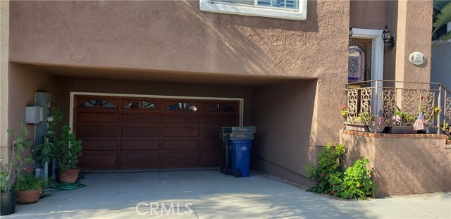 2 car garage with 2 spaces in front