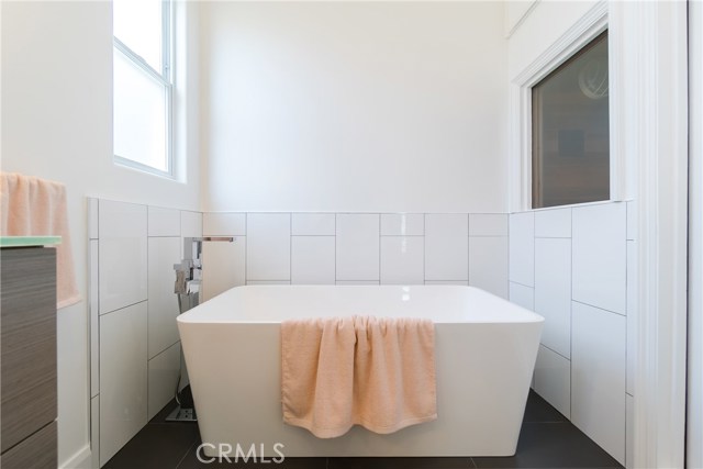 2524 Manhattan Avenue, Hermosa Beach, California 90254, 5 Bedrooms Bedrooms, ,3 BathroomsBathrooms,Residential,Sold,Manhattan,SB18096858