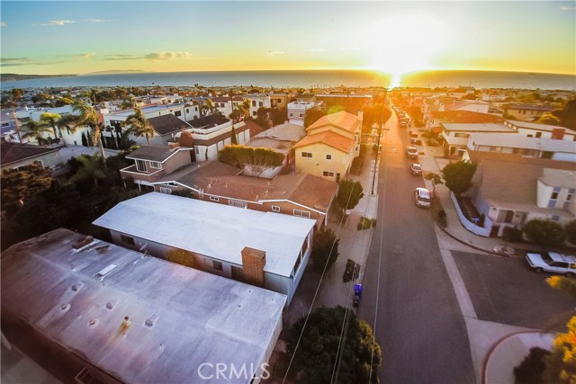 724 13th Street, Manhattan Beach, California 90266, 4 Bedrooms Bedrooms, ,2 BathroomsBathrooms,Residential,Sold,13th,SB17253786