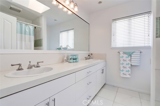 625 26th Street, Manhattan Beach, California 90266, 4 Bedrooms Bedrooms, ,3 BathroomsBathrooms,Residential,Sold,26th,SB19176225