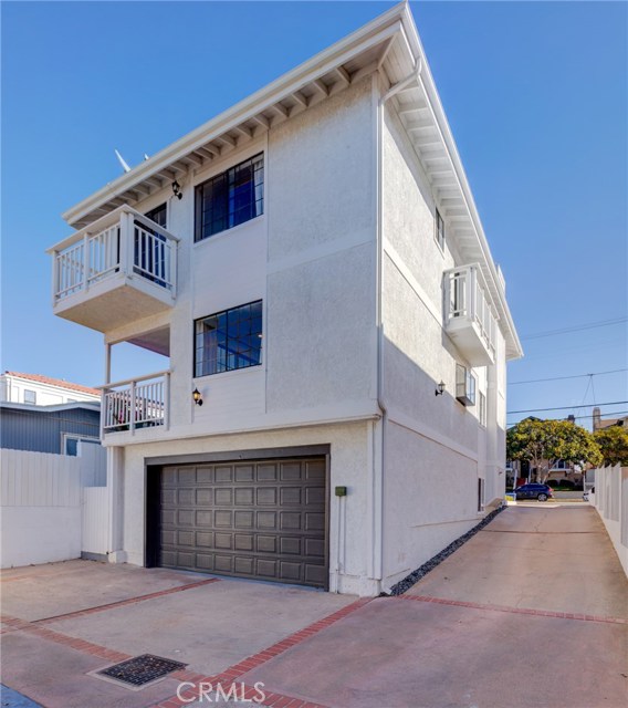 111 Lucia Avenue, Redondo Beach, California 90277, 3 Bedrooms Bedrooms, ,2 BathroomsBathrooms,Residential,Sold,Lucia,PV20254689