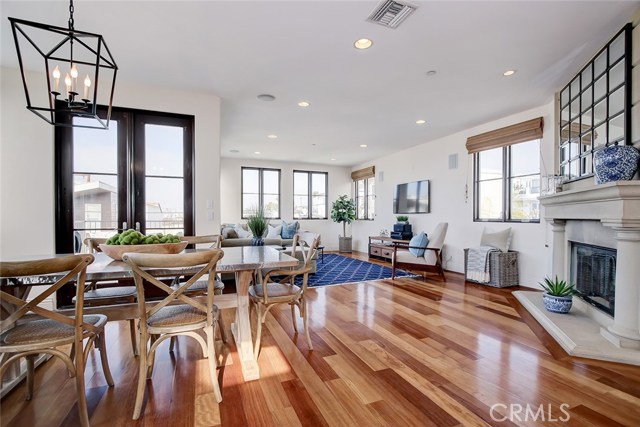 320 33rd Place, Manhattan Beach, California 90266, 3 Bedrooms Bedrooms, ,3 BathroomsBathrooms,Residential,Sold,33rd,SB21043576