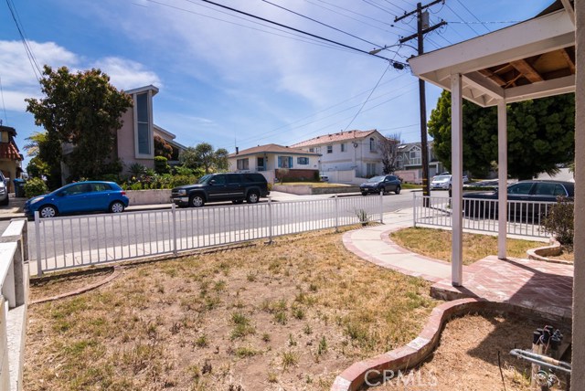 1931 Voorhees Avenue, Redondo Beach, California 90278, 4 Bedrooms Bedrooms, ,2 BathroomsBathrooms,Residential,Sold,Voorhees,SB17090969