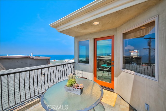 329 21st Place, Manhattan Beach, California 90266, 3 Bedrooms Bedrooms, ,3 BathroomsBathrooms,Residential,Sold,21st,SB17085113