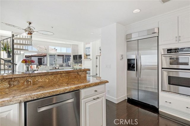 720 Manhattan Beach Boulevard, Manhattan Beach, California 90266, 2 Bedrooms Bedrooms, ,2 BathroomsBathrooms,Residential,Sold,Manhattan Beach,SB20242786