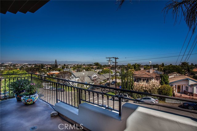 513 Dianthus Street, Manhattan Beach, California 90266, 3 Bedrooms Bedrooms, ,3 BathroomsBathrooms,Residential,Sold,Dianthus,SB17224221