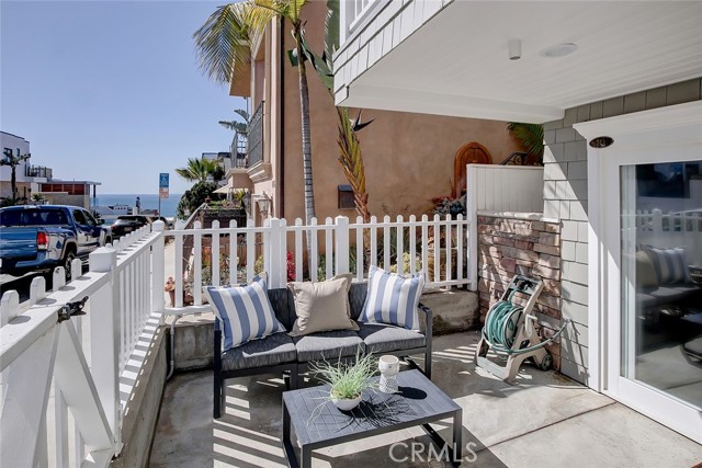 249 33rd Street, Hermosa Beach, California 90254, 4 Bedrooms Bedrooms, ,6 BathroomsBathrooms,Residential,Sold,33rd,SB21036473