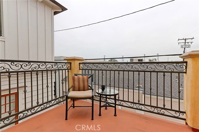 333 11th Street, Manhattan Beach, California 90266, ,Residential Income,Sold,11th,SB17139913