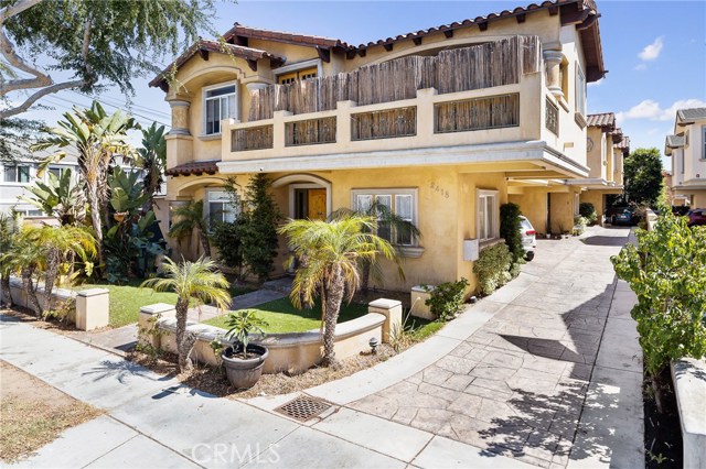 Enter 2418 Grant Ave