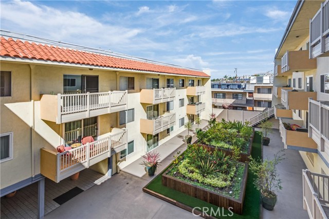 1707 Pacific Coast Hwy, Hermosa Beach, California 90254, 1 Bedroom Bedrooms, ,1 BathroomBathrooms,Residential,Sold,Pacific Coast Hwy,SB20033015