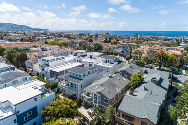 202 Helberta Avenue, Redondo Beach, California 90277, 3 Bedrooms Bedrooms, ,2 BathroomsBathrooms,Residential,Sold,Helberta,SB20063398