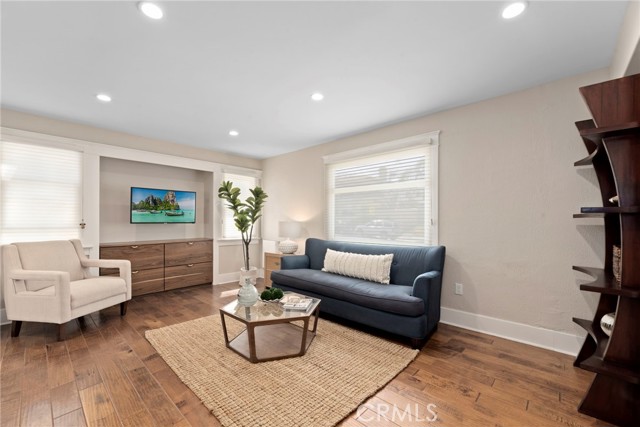 911 Emerald Street, Redondo Beach, California 90277, 2 Bedrooms Bedrooms, ,1 BathroomBathrooms,Residential,Sold,Emerald,SB21083100