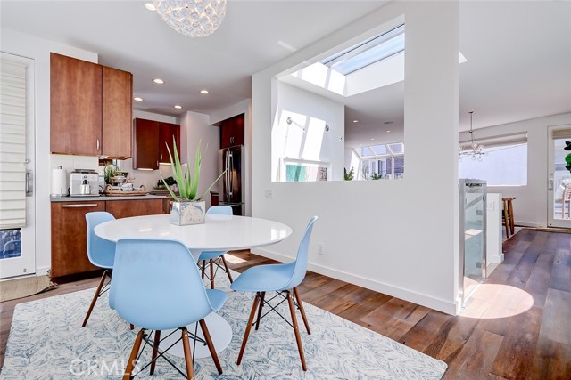 417 20th Place, Manhattan Beach, California 90266, 3 Bedrooms Bedrooms, ,2 BathroomsBathrooms,Residential,Sold,20th,SB21058820