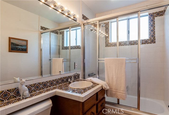 Lower level full bath.