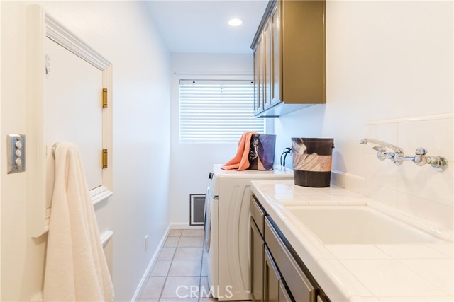2524 Manhattan Avenue, Hermosa Beach, California 90254, 5 Bedrooms Bedrooms, ,3 BathroomsBathrooms,Residential,Sold,Manhattan,SB18096858