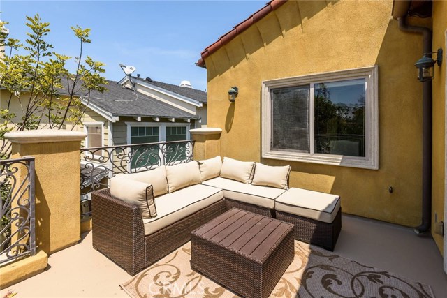 2211 Mathews Avenue, Redondo Beach, California 90278, 3 Bedrooms Bedrooms, ,2 BathroomsBathrooms,Residential,Sold,Mathews,PV18184531