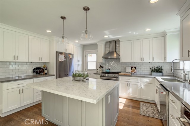 417 Susana Avenue, Redondo Beach, California 90277, 4 Bedrooms Bedrooms, ,2 BathroomsBathrooms,Residential,Sold,Susana,SB20152659