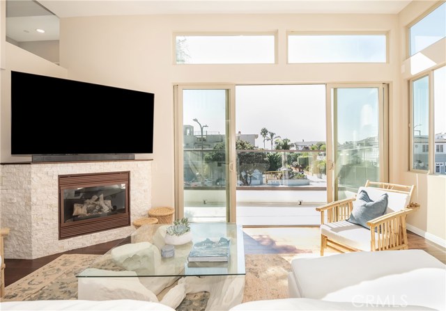 100 8th Street, Hermosa Beach, California 90254, 2 Bedrooms Bedrooms, ,1 BathroomBathrooms,Residential,Sold,8th,SB20203822